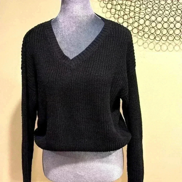 wild fable Sweaters - Wild Fable Black Vneck knit sweater - Size small